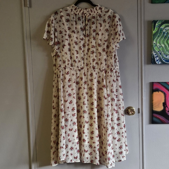 Torrid Mini Chiffon Smocked Dress Rose Floral Size 3 NWT - Picture 5 of 7